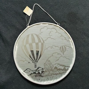 Vintage geätzter mattierter Klarglas Heißluftballon Berge Sonnenfänger signiert - Bild 1 von 18