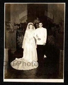BRIDE GROOM BEAUTIFUL WEDDING DRESS CHURCH OLD/VINTAGE PHOTO SNAPSHOT- H703 - Picture 1 of 1