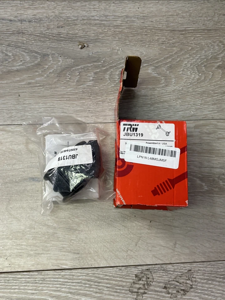 Комплект из 2 втулок стабилизатора подвески со стороны заднего водителя и пассажира JBU1319 TRW для пары GMC - Изображение 1 из 3