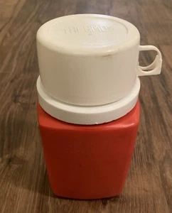VINTAGE 1958 CHARLIE BROWN PEANUTS / SNOOPY / RED / LUNCH BOX THERMOS / 8 OZ - Picture 1 of 4