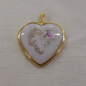 Danbury Mint Pickard Gold Tone Heart Shaped Flower Necklace Pendant - Picture 1 of 2