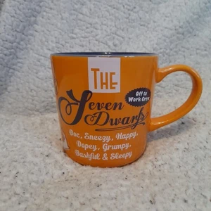 Taza exclusiva de Snow White Seven 7 Dwarfs Disney Store Off To Work Crew Cup - Imagen 1 de 7