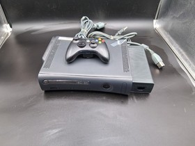 Microsoft Xbox 360 Console & Wires & Wireless Controller