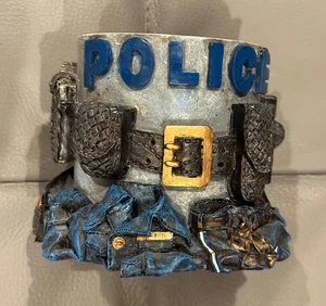 Vanmark - SOMBREROS AZULES ARTESANALES DE POLICÍA DE VALENTÍA - Soporte para bolígrafo escritorio 1998 - Imagen 1 de 7