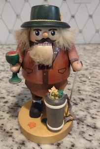 Erzgebirgische Volksunst Seiffen Nutcracker Wine Maker Vintner Richard Glasser - Picture 1 of 9