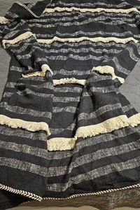 Magnolia Home JOanna Gaines Negro Blanco Tejido Manta Borlas - Imagen 1 de 5