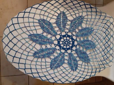 TAPA/CUBIERTA DE ASIENTO DE INODORO REDONDA DE GANCHILLO HECHA A MANO EN AZUL Foto 1 de 3