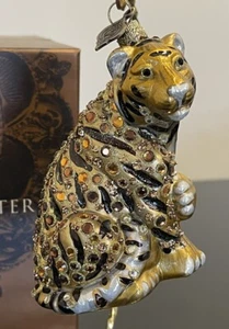 Jay Strongwater sitzender goldfarbener Tiger mit Schmucksteinen Swarovski-Kristalle Ornament neu im Karton - Bild 1 von 3