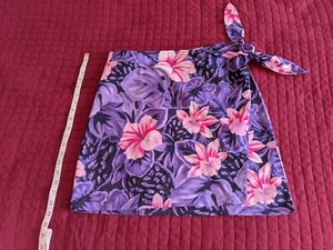 Beautiful wrap-around skirt Purple with pink flowers Size Md Perfect condition - Picture 1 of 3