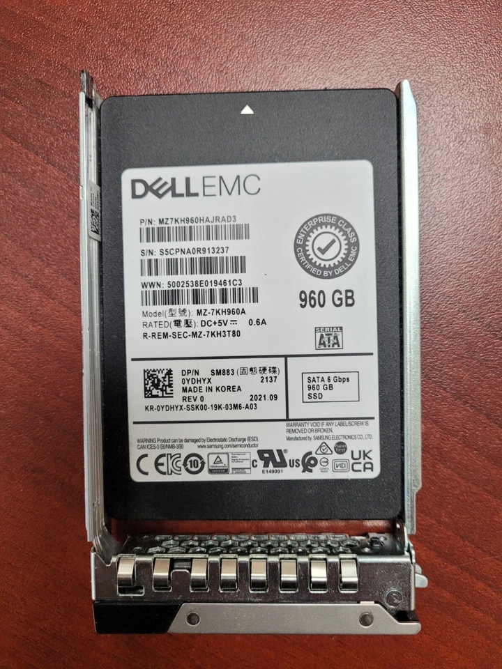 0YDHYX YDHYX DELL EMC 960GB SATA 6Gbps MU 2.5'' SSD 14/15/16G KIT - Image 1 of 1