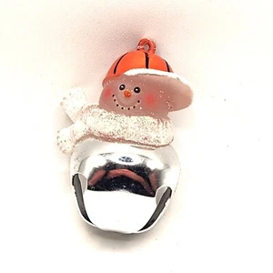 Pupazzo di neve Jingle Bell argento con cappello basket alto 2,25" ornamento natalizio - Foto 1 di 1