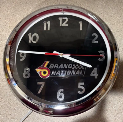 Reloj de Pared 12" Buick Regal Grand National Neón Cromo/Rojo Emblema Real Hombre Cueva Foto 1 de 4