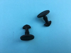 Land Rover Discovery 3 Tow Bar Cover Clips x 2 DYR500010 Bearmach  - Picture 1 of 3