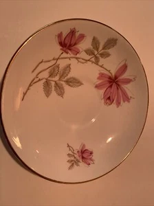 Bone China Saucer made in England is in search of its matching cup, Beautifull - Picture 1 of 2