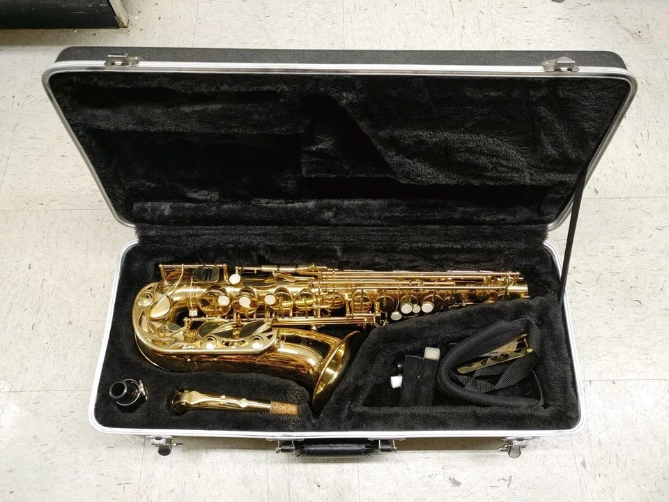 ANTIGUA VOSI 2150 ALTO STUDENT SAXOPHONE WITH MOUHTPIECE & HARD CASE UNTESTED - Image 1 of 4
