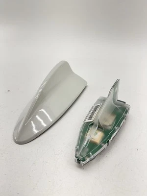 BMW 325I 2006-2011 ANTENA ALETA DE TIBURÓN MONTADA EN EL TECHO 6972310 OEM Foto 1 de 4