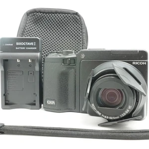 [NEUWERTIG] Ricoh GXR Digitalkamera schwarz Body + P10 Objektiv Kit mit Ladegerät aus Japan - Bild 1 von 22