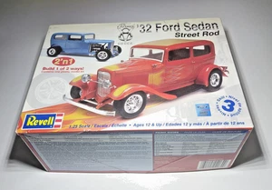Revell '32 Ford Sedan Street Rod V8 Deuce Maßstab 1:25 Plastikauto Modellbausatz 2'n1 - Bild 1 von 22
