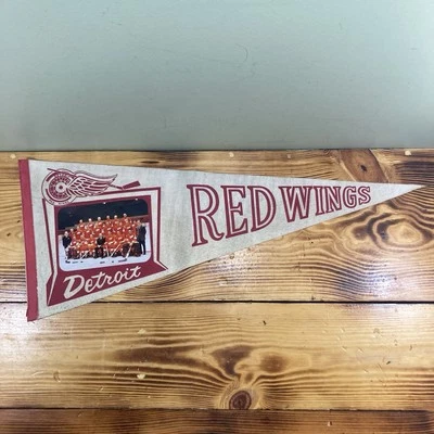 Foto de hockey con logotipo del equipo de la NHL Detroit Red Wings de colección 1962-63 Gordie Howe Foto 1 de 4