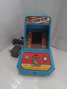 Mini gioco da tavolo arcade vintage Nintendo of America Coleco Donkey Kong TESTATO - Foto 1 di 15
