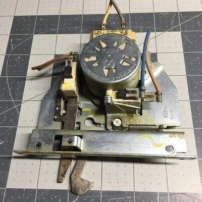 Защелка дверного замка духовки Whirlpool KitchenAid W10195934 WPW10195934 1547132 8301268 - Изображение 1 из 4