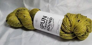 1 Knäuel Spun Right Round Tweed 85% Merino Superwash Buggy Green Heather Specs - Bild 1 von 7