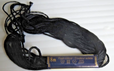 Couleur solide ~ #403 6-Strand Embroidery Cotton 8.7yd Black ~ UPC 719269005328 - Image 1 of 4