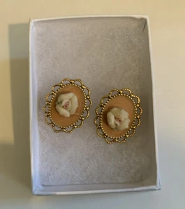 Earrings White Porcelain Rose Gold Tone Filigree Clip On Vtg - Picture 1 of 8