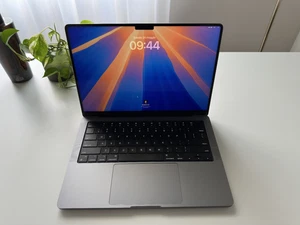Apple MacBook Pro 14” (M3, 8GB RAM, 10 core GPU, 512GB SSD) - Space Gray - Foto 1 di 8