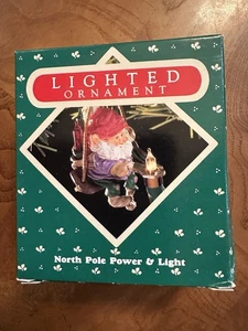 Ornamento illuminato Hallmark Keepsake vintage 1987 polo nord potenza e luce - Foto 1 di 10