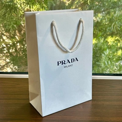 Auténtica bolsa de compras de papel Prada Milano solamente  Foto 1 de 4