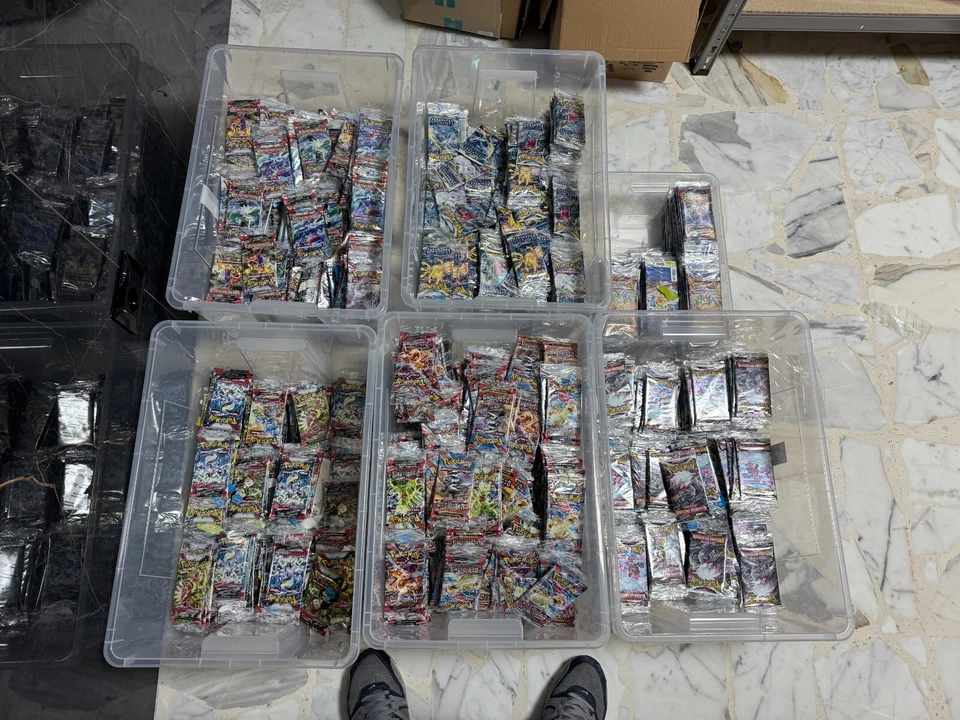 BUSTINE POKEMON - VARIE ESPANSIONI -  AMPIA DISPONIBILITA', RISPARMIA SULLE SPED - Immagine 1 di 1