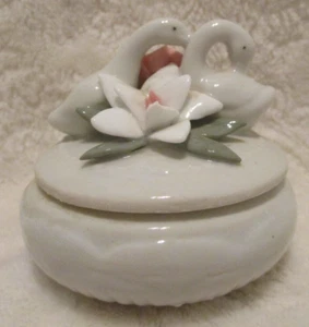 Vintage~Cigni e fiori~piatto rotondo in ceramica~porta anelli~anni '70 - Foto 1 di 11