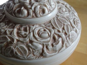 EDITIONS FORNELLS PARIS ANCIENNE BOITE A POUDRE BAKELITE IVOIRE ART DECO roses - Imagen 1 de 10