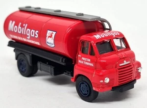 Vanguards 1/64 Bedford S Type Tanker Mobilgas VA7005 Diecast Model Truck - Picture 1 of 4