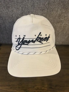 New York Yankees MLB '47 Marke weiße Schrift Hitch Seil verstellbar Druckknopflasche Mütze - Bild 1 von 7