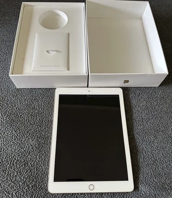 Apple iPad 9.7 Zoll - 32 GB - Wi-Fi - Gold / Weiß - Model A1822 - Bild 1 von 4