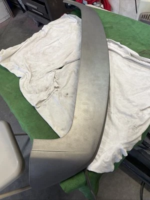 2012-2019 BUICK ENCORE I СПОЙЛЕР ЗАДНЕГО СТЕКЛА ЗАДНЕЙ ДВЕРИ 95978986 с 3-м стоп-сигналом - Изображение 1 из 4