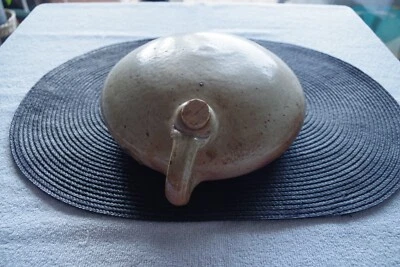 Gourde de pélerin plate dite Crapaud en Céramique artisanale ancienne en grès - Photo 1/4