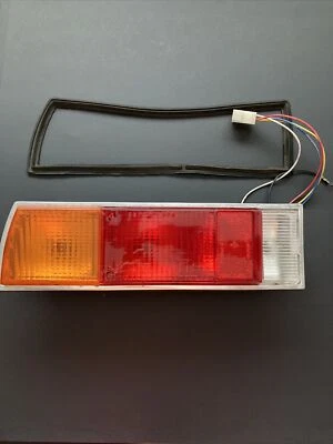 60722813 Alfa Romeo Spider S2 1972-78 левый задний фонарь в сборе - б/у и полный - Изображение 1 из 4