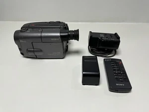 Sony HandyCam CCD-TRV60E PAL Video Hi8 Camcorder + Fernbedienung - Bild 1 von 4