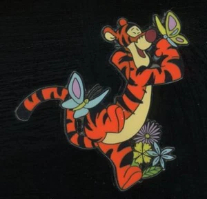 Prendedor Loungefly Tigger Winnie The Pooh Flower Mystery LE Disney 150732 - Imagen 1 de 1