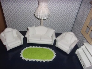 READ:  1:12 SCALE DOLLHOUSE MINIATURE Handmade OVAL Terry L. GREEN Area Rug - Picture 1 of 2