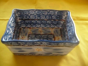 Temptations Set of 2 Old World Blue 1 Qt. Ruffled 7" X 5" Baking Dishes One wLid - Picture 1 of 7