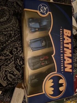 Batimóvil (s), Batmarine Escala 1:43 Coches Diecast Paquete de 4 Ediciones Coleccionables NUEVO Foto 1 de 4