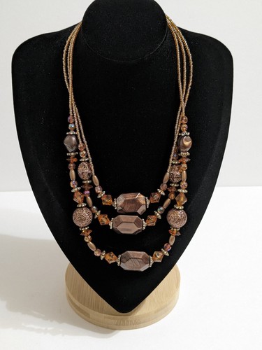 VETEMENTS Collana dichiarazione multistrato marrone con semi e perline acriliche sfaccettate 14 20"