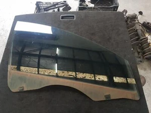 HOLDEN COMMODORE RIGHT FRONT DOOR WINDOW VE, SEDAN/WAGON/UTE, 07/06-04/13 06 07 - Picture 1 of 4