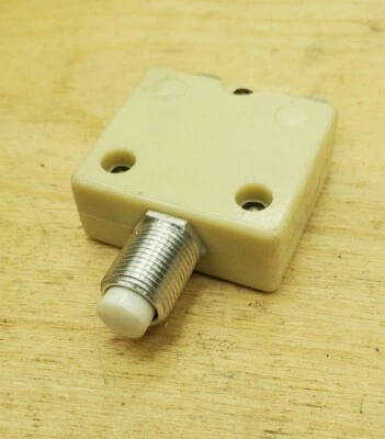 Mechanical Products 1600 Series 125VAC 11 Amp Push-to-Reset Circuit Breaker