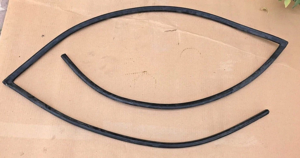 Early Range Rover Rubber Tailgate Frame Seal 1972-1984 MTC2398 - Image 1 of 1