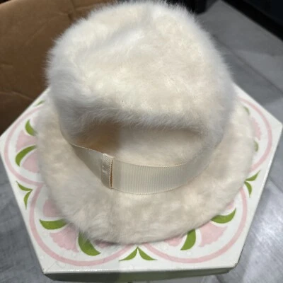 De colección KANGOL Sombrero Cubo Linda Angora Mezcla Marfil Sombrero Hecho en Inglaterra Difuso Foto 1 de 4